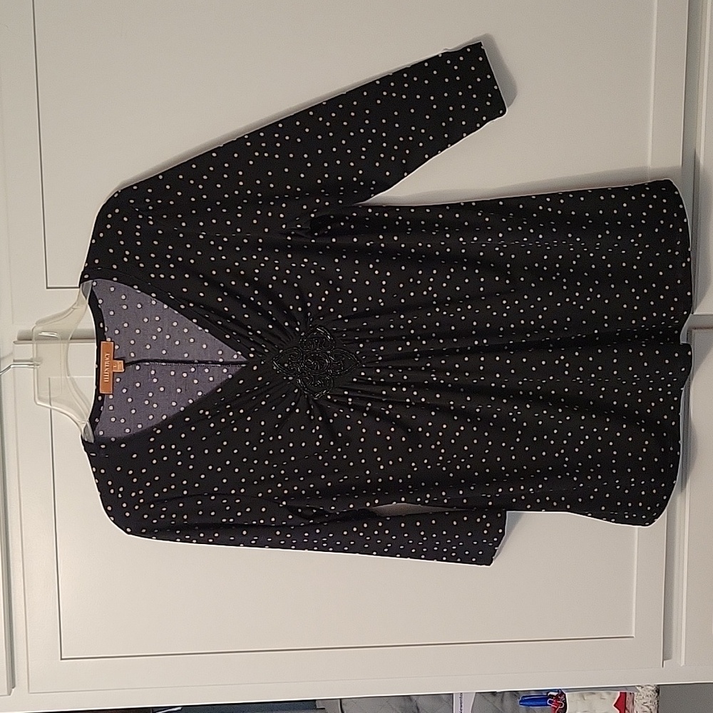 Ellen Tracy LG black and camel polka dot top. NWOT beautiful beaded v neck.